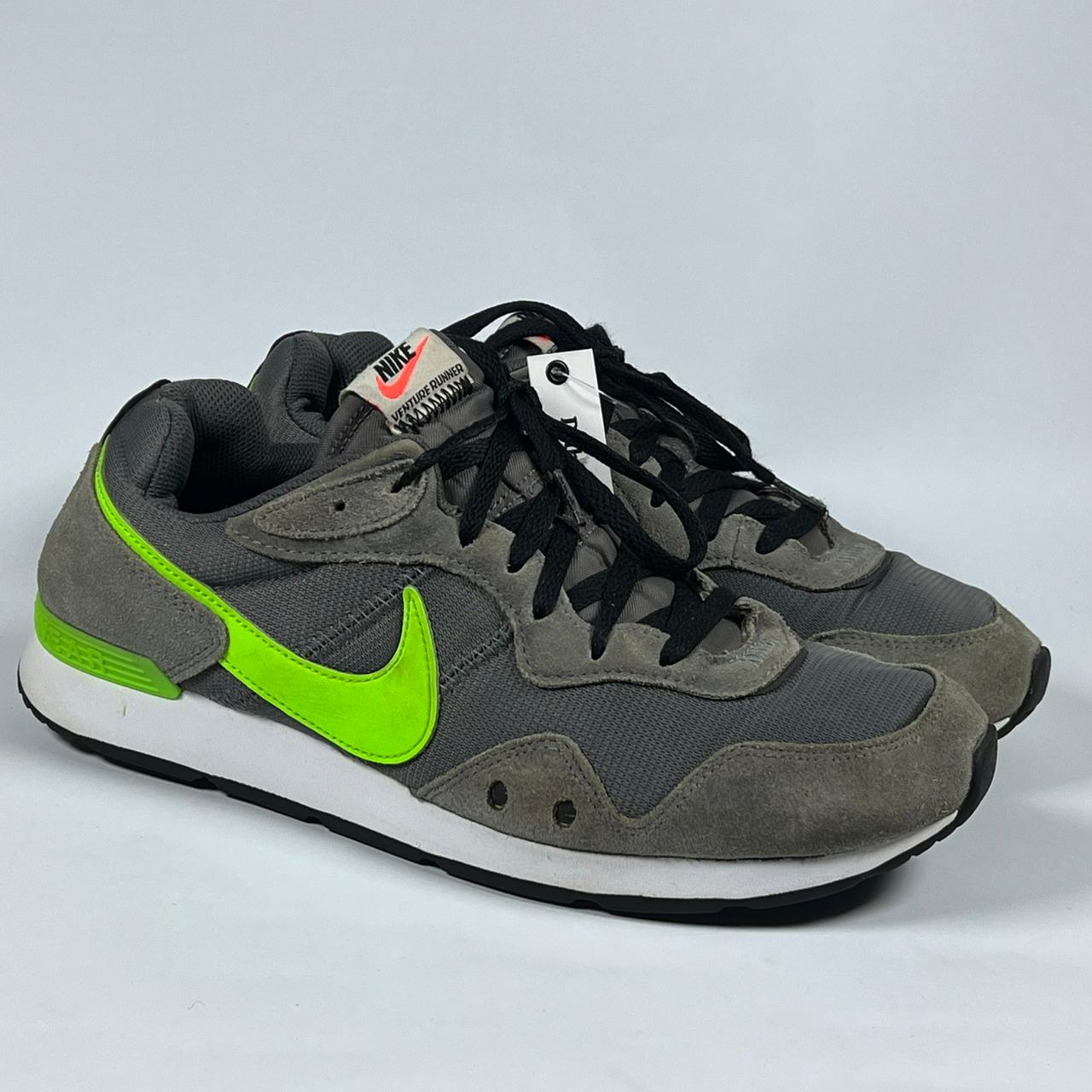 Nike Venture Runner Basketball Shoes
