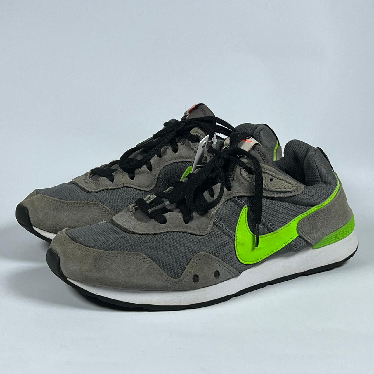 Nike Venture Runner Basketball Shoes
