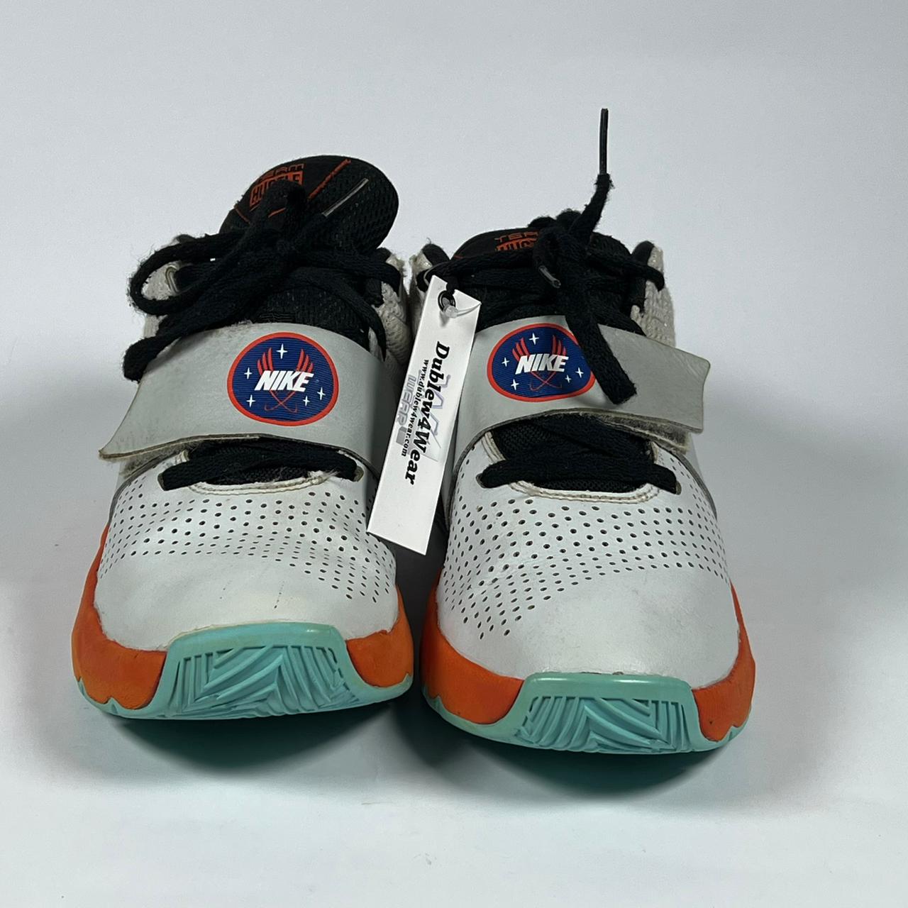 Nike Team Hustle D8 Basketball