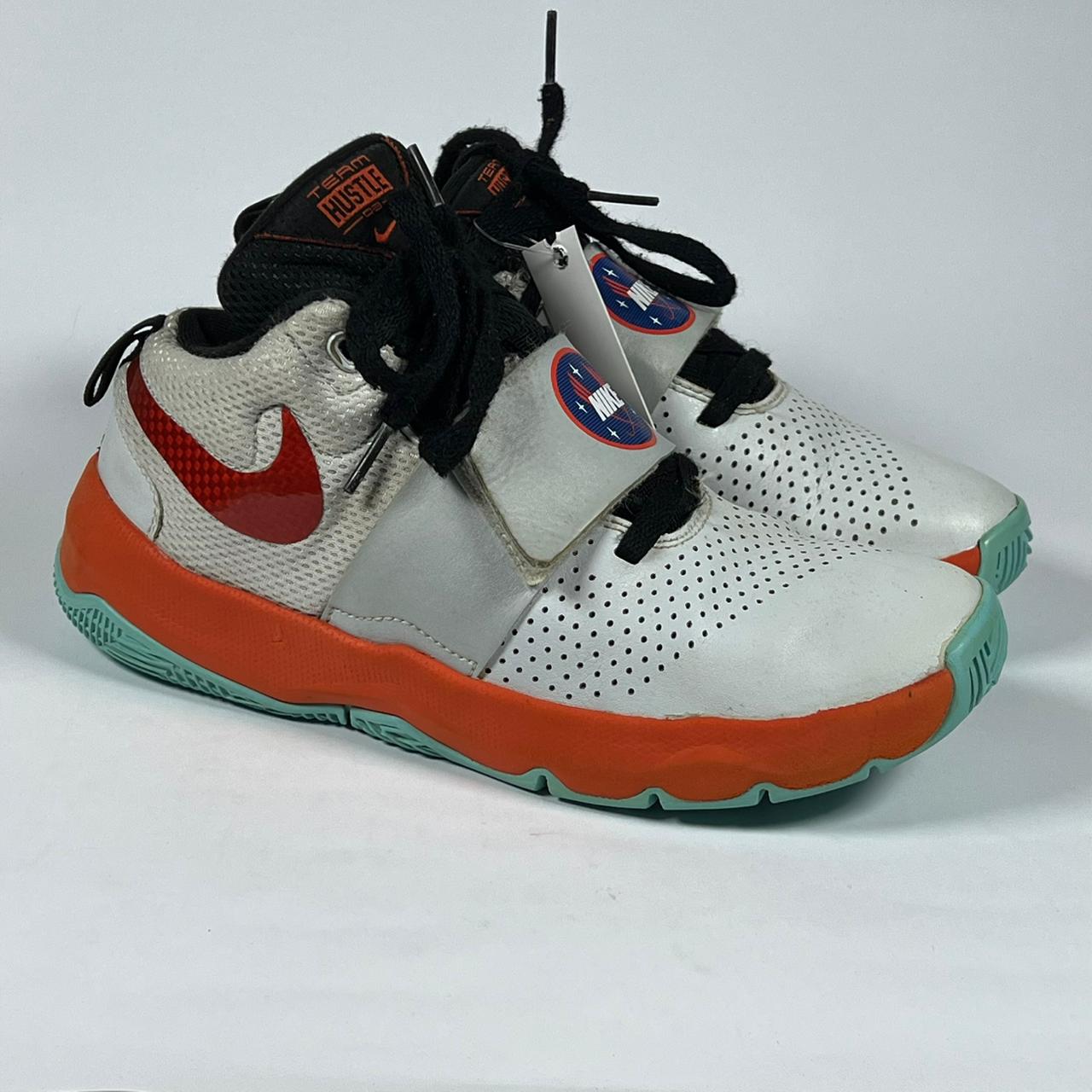 Nike Team Hustle D8 Basketball