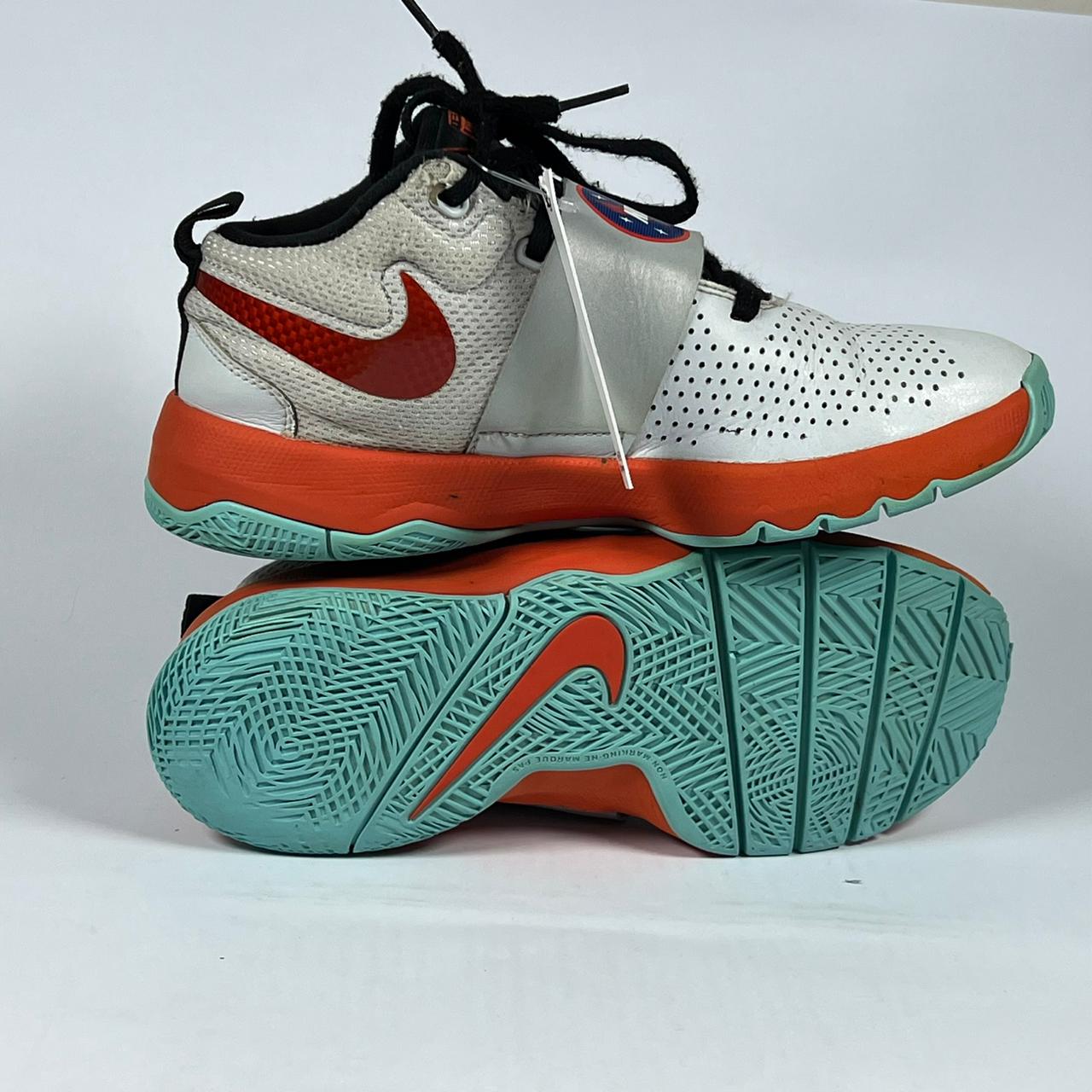 Nike Team Hustle D8 Basketball