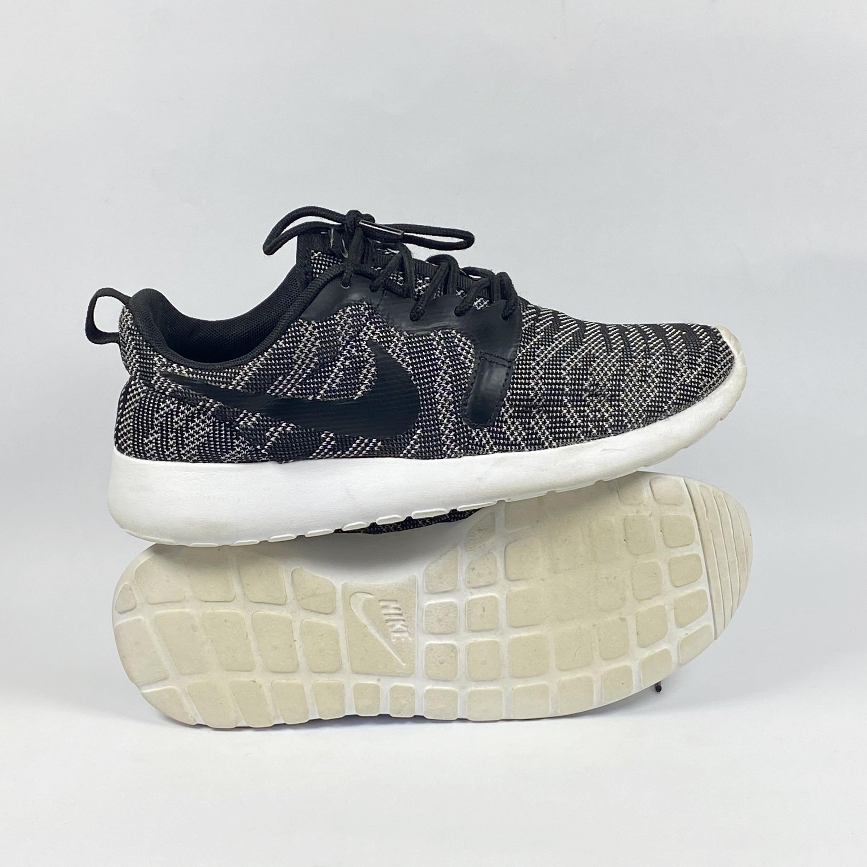 Nike Roshe Jacquard Sneakers