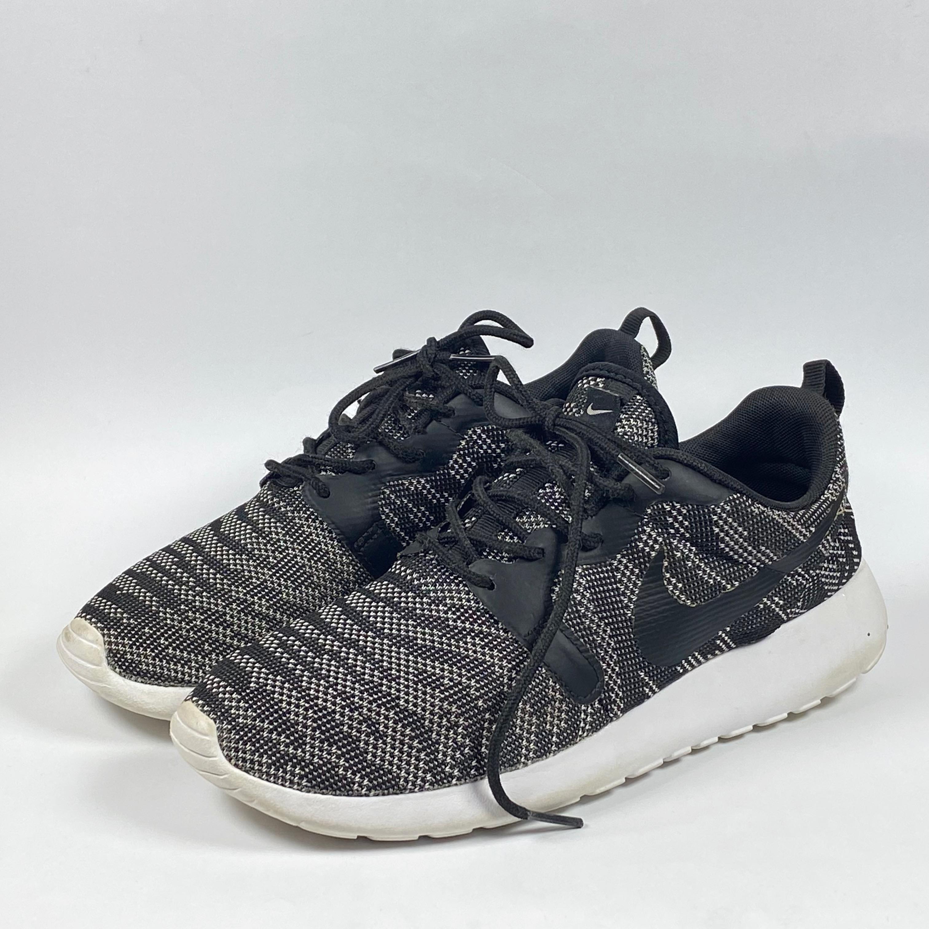 Nike Roshe Jacquard Sneakers