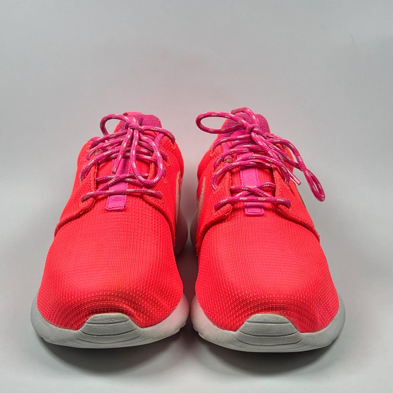 Nike Roshe One GS Lightweight Sneakers