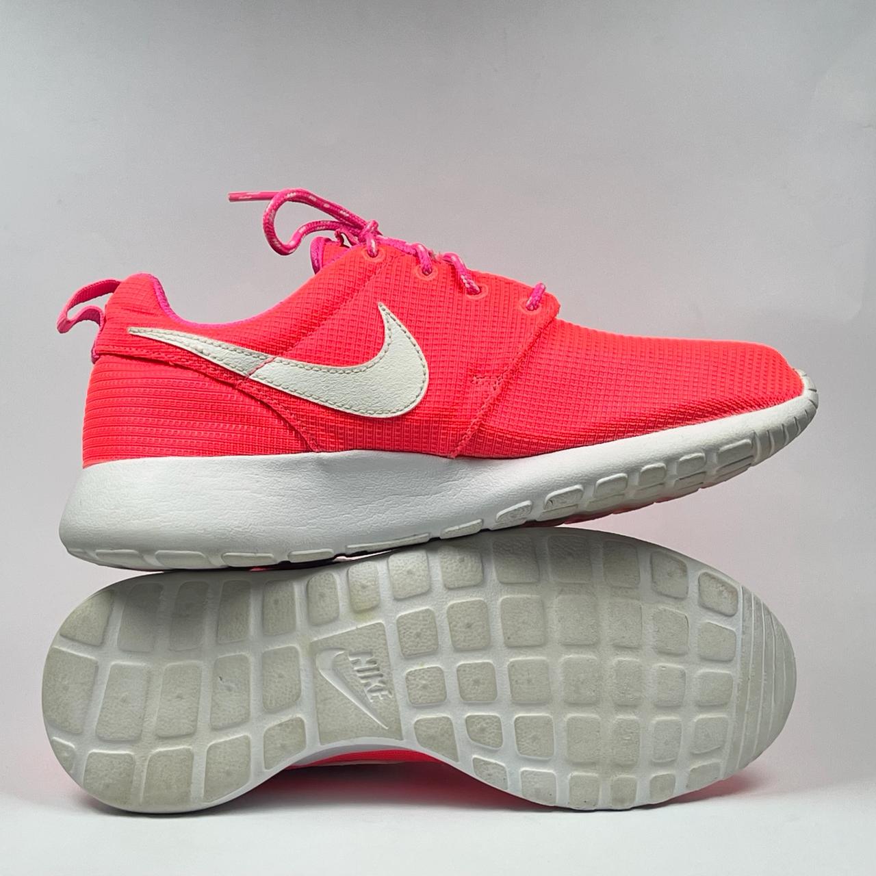 Nike Roshe One GS Lightweight Sneakers