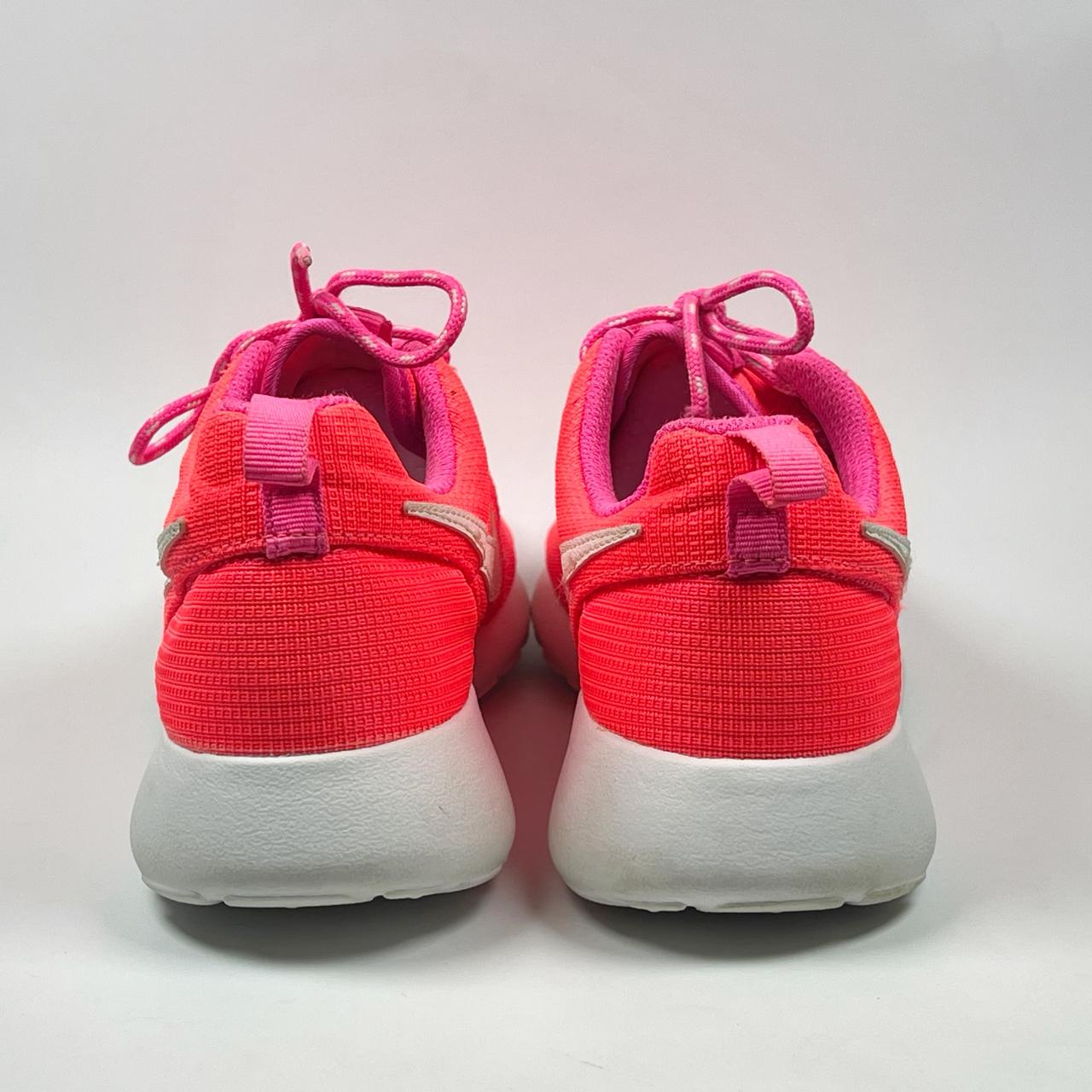 Nike Roshe One GS Lightweight Sneakers